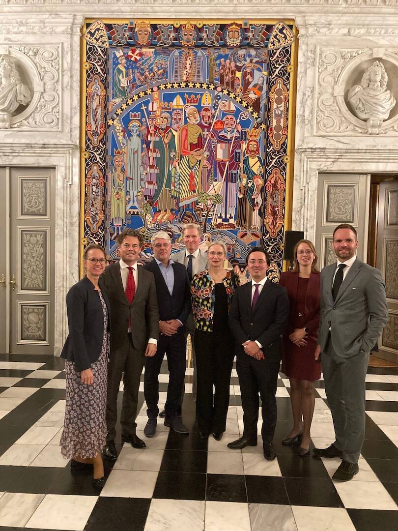De delegatie met ambassadeur Trooster in paleis Christiansborg