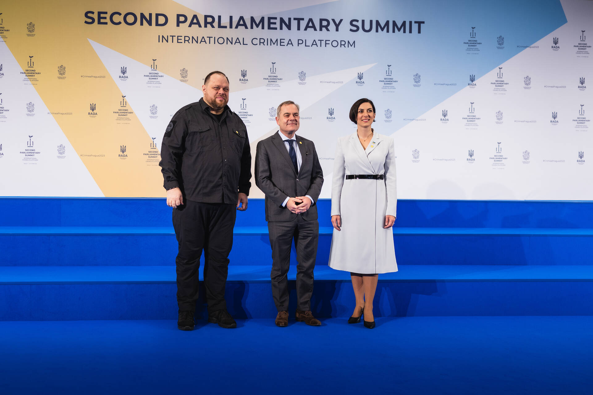 VVD-senator Koen Petersen (m) met Ruslan Stefanchuk, voorzitter parlement Oekraïne (l) en Markéta Pekarová Adamová, voorzitter Kamer van Afgevaardigden Tsjechië